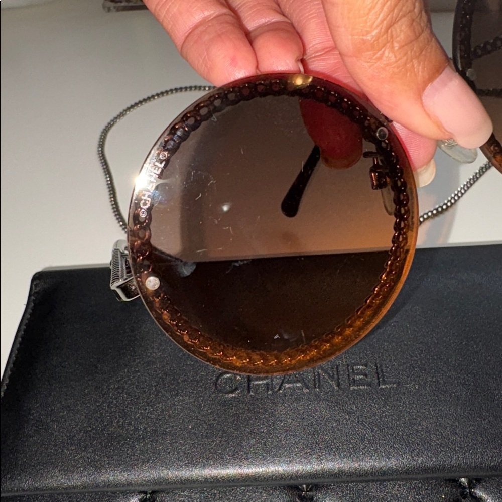 CHANEL Sunglasses with Silver Chain - Picture 9 of 14